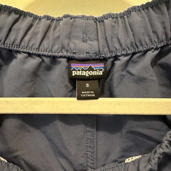 Patagonia 2.5” barely baggies women - Picture 3 of 3